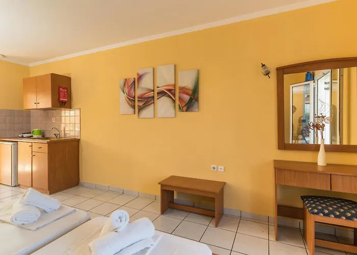 Elpida מלון דירות 3*